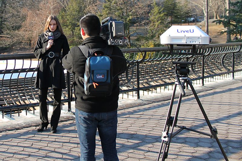 LiveU Tripod Xtender with V-Mo